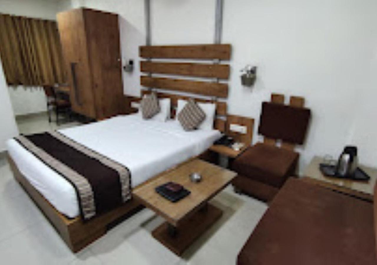 Hotel Siddharth Premiere Chandrapur エクステリア 写真
